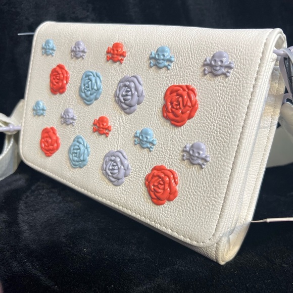 ☠️💜BETSEY JOHNSON XOSYBIL
ROSE & SKULL CROSSBODY BAG💜☠️NWT - Picture 9 of 15